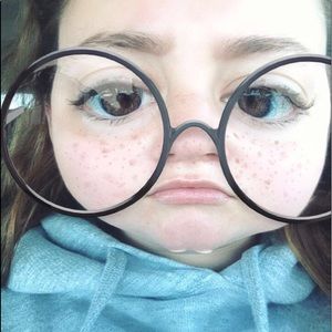 Meet your Posher, Cami